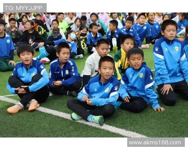 足球明星与孩子们的趣味互动精彩瞬间合集视频